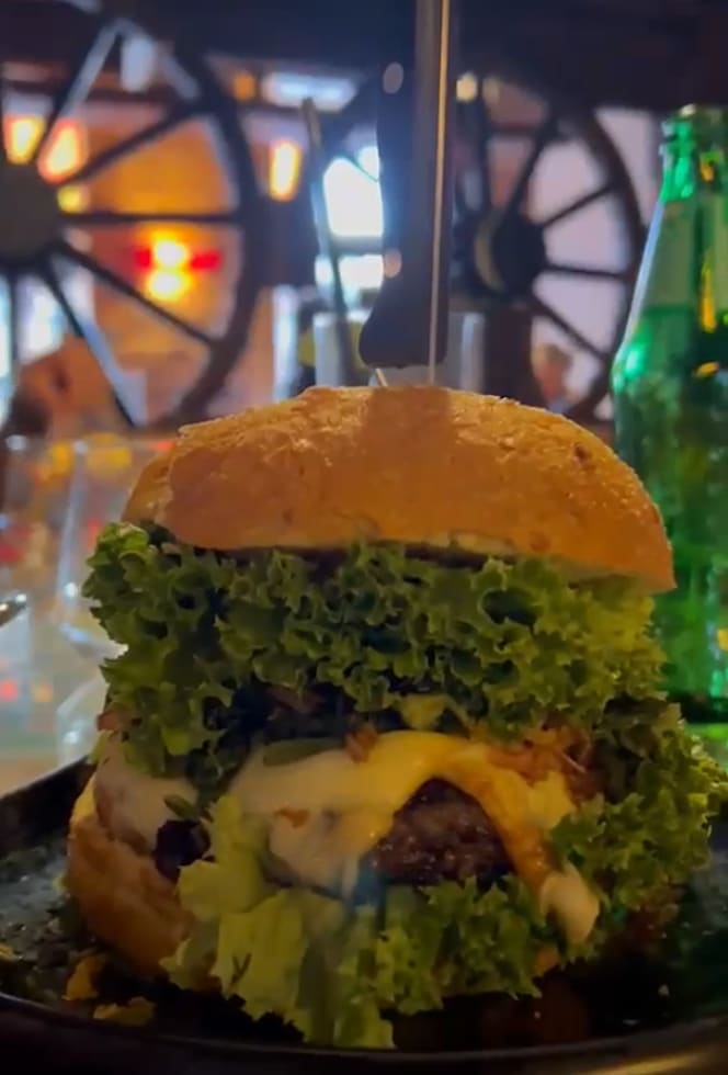Burger Terrasse by O Miura - 3