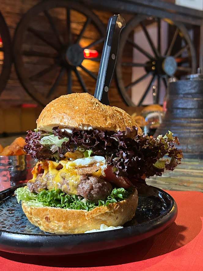 Burger Terrasse by O Miura - 0