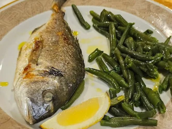 Hotel Half Moon BB Aeroport Restaurant - 2