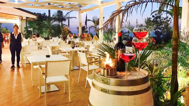 Live Fusion Restaurant - 6