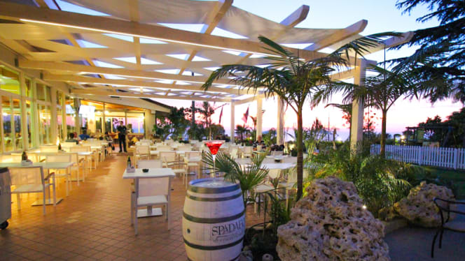 Live Fusion Restaurant - 7