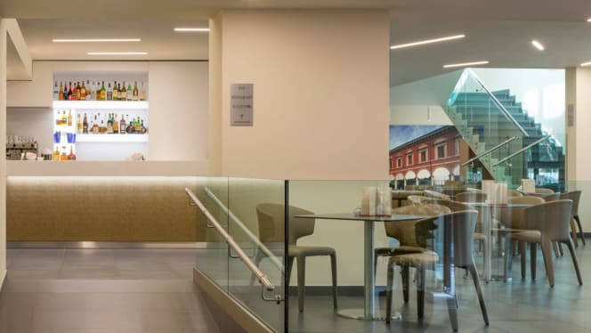 Il Bolognese Bar & Restaurant - 8