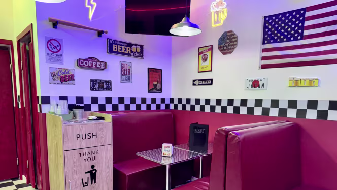 Monaco Diner Hamburgeria - 6