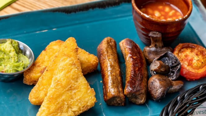 Harvester - Horse & Groom - Polegate - 4