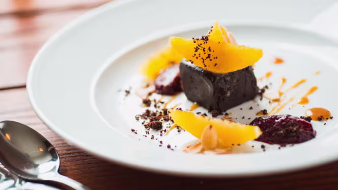 Napolyon Bistro & Bar - 4