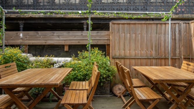 New York Cafe & Restaurant - 8