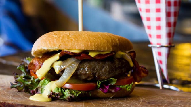 Blue Collar Café by Stayokay - 1