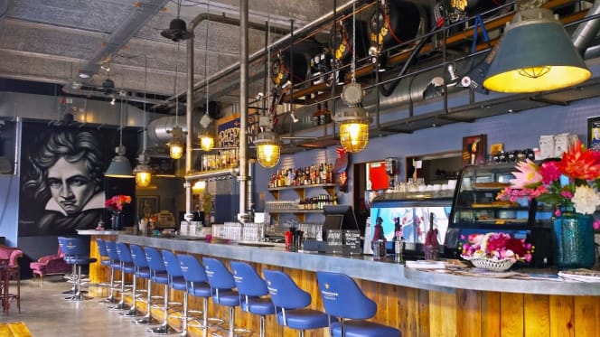 Blue Collar Café by Stayokay - 6