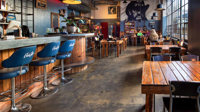 Blue Collar Café by Stayokay - 8