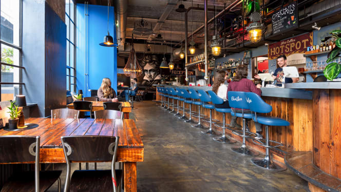 Blue Collar Café by Stayokay - 9