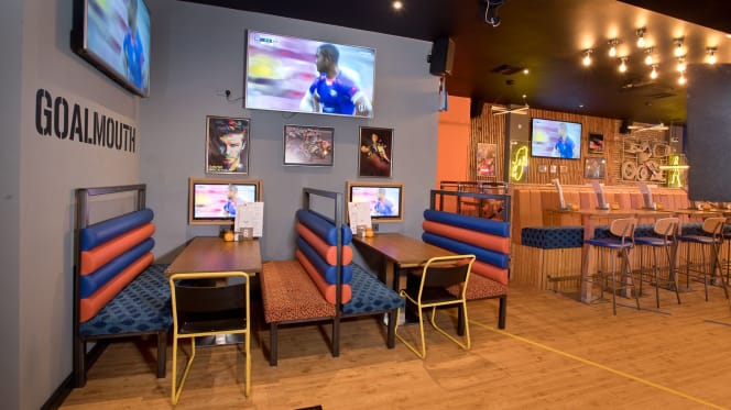 Sports Bar & Grill Clapham - 8