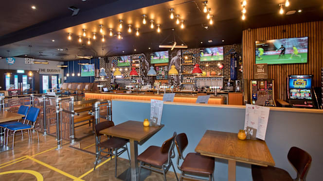 Sports Bar & Grill Clapham - 6