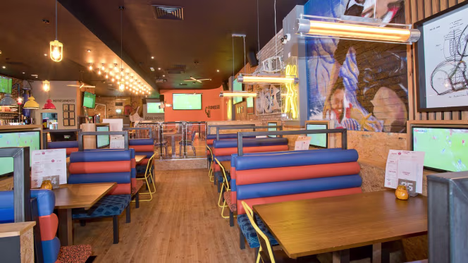 Sports Bar & Grill Clapham - 3