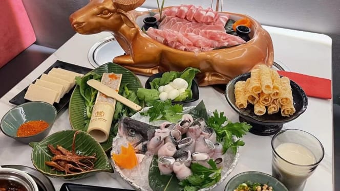 La Hot Pot Restaurant - 1