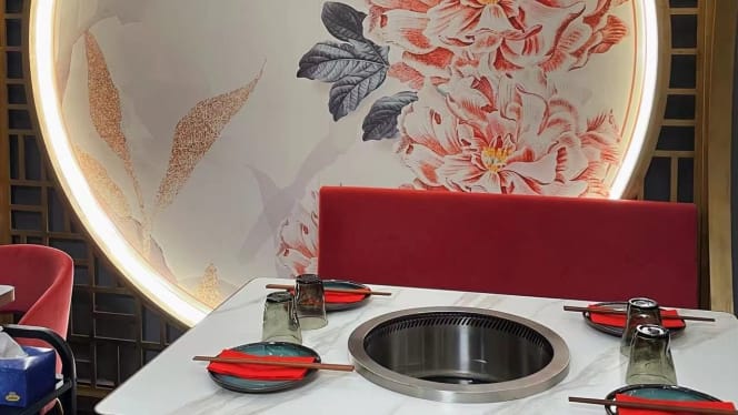 La Hot Pot Restaurant - 5