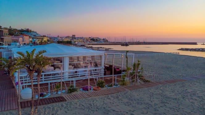 Seasons Restaurant & Lounge Bar - 0