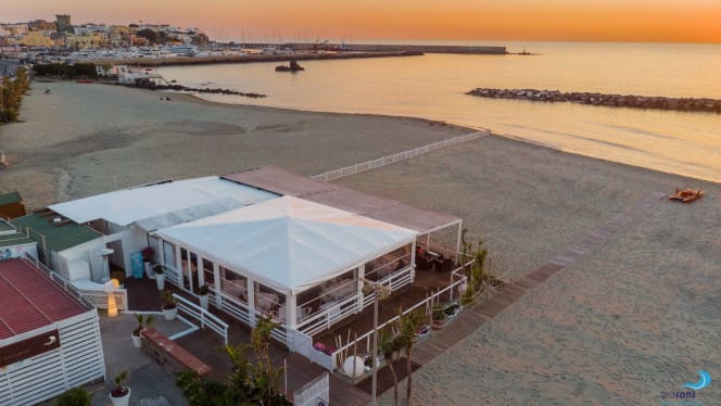 Seasons Restaurant & Lounge Bar - 9