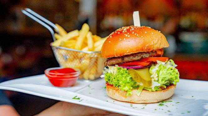 The Golden Harp - Irish Pub Simmering - 1