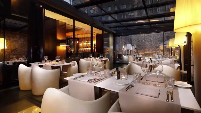 Nineteen Restaurant - Olivia Plaza Hotel - 0