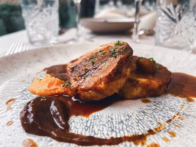 Nineteen Restaurant - Olivia Plaza Hotel - 6