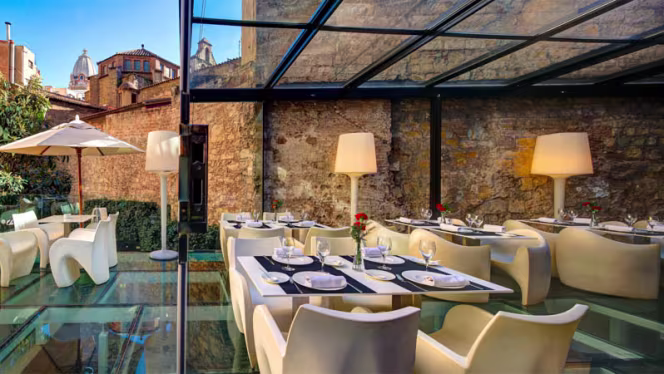 Nineteen Restaurant - Olivia Plaza Hotel - 1