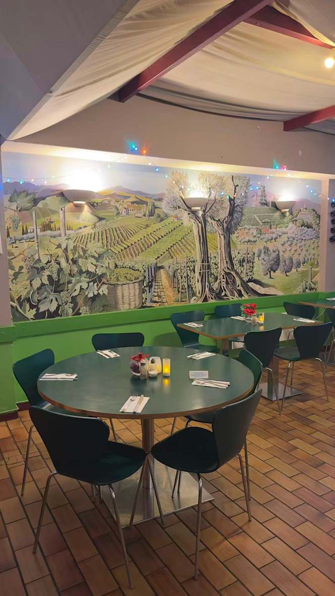 La Pizzeria Italiana - 5