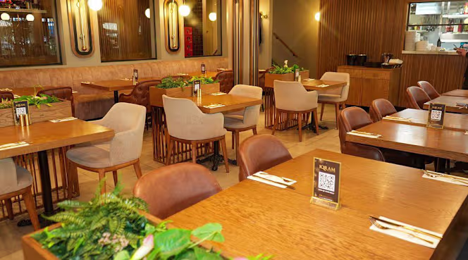 IQRAM Café & Restaurant - 8