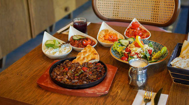 IQRAM Café & Restaurant - 9