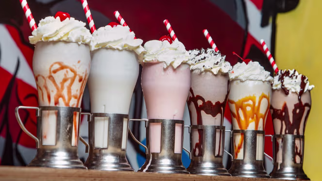 Black Tap Craft Burger & Beer Geneve - 9