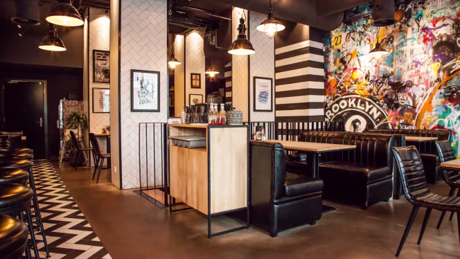 Black Tap Craft Burger & Beer Geneve - 1