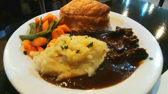 Avant Garde Live Music Bar - 0