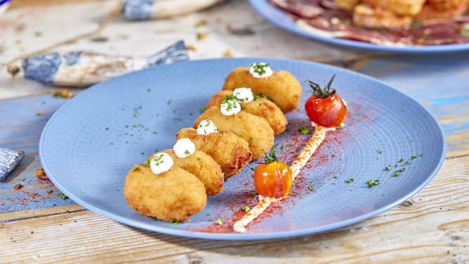 El Chiringuito Beach House - 4