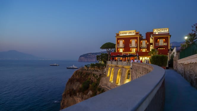 La Colonna Sunset Bar & Cucina - 1