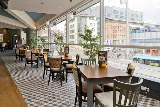 Yates Liverpool - 4