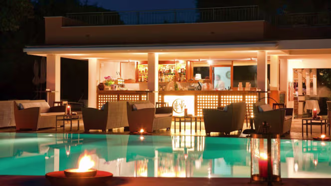 L'Orangerie Poolside Bar & Restaurant - 9