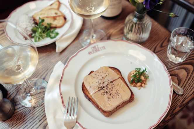 Chez Antoinette Victoria - 9
