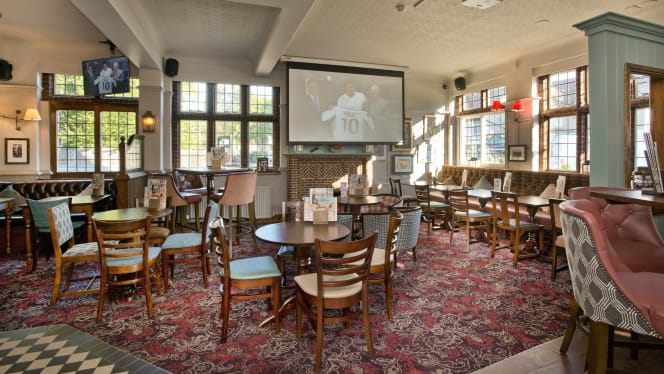 North End Tavern Worcester Park - 1