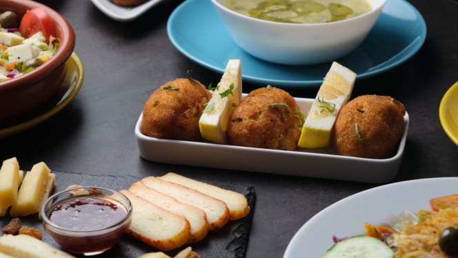 Arcaz Velho Fado Restaurant - Alfama Tapas & Wine Bar - 2