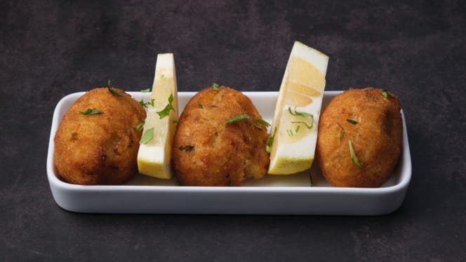 Arcaz Velho Fado Restaurant - Alfama Tapas & Wine Bar - 1