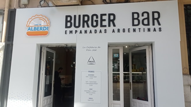 Luna de Alberdi Burger Bar - 0