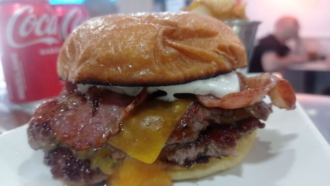 Luna de Alberdi Burger Bar - 5