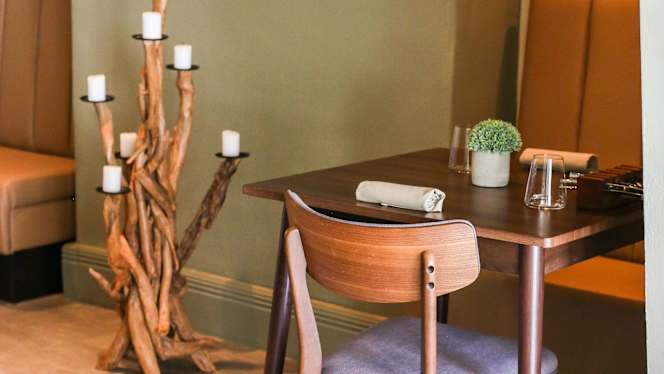 Daise by Tony Parkin - 1