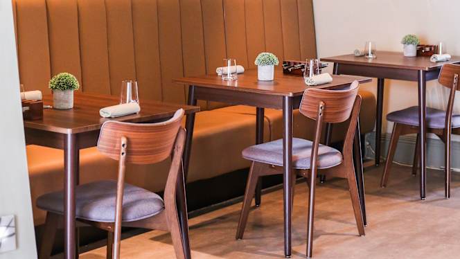 Daise by Tony Parkin - 2