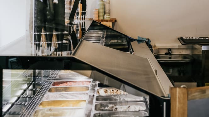 Claus Eismanufaktur & Deli Karlsruhe - 7