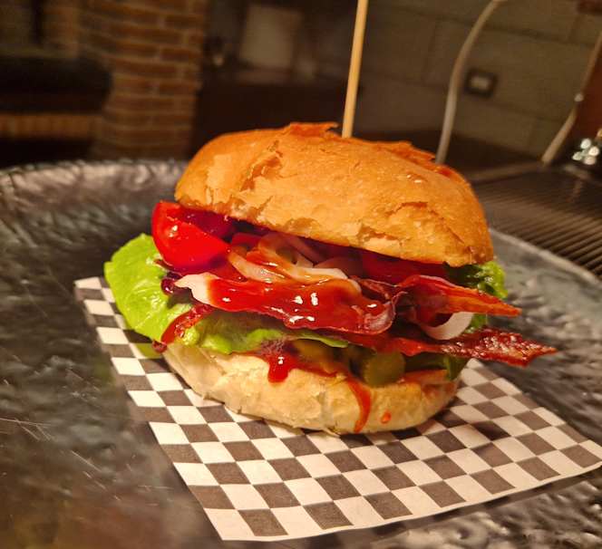 Black Wolf Pub - Braceria - Ristorante - 3