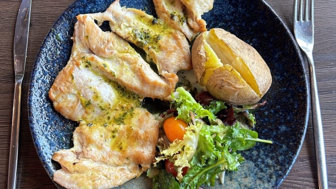 Pikabu Lounge & Bar - 4