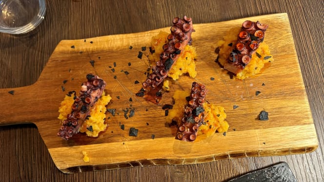 Pikabu Lounge & Bar - 5