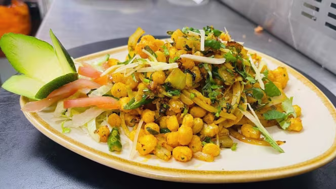 Chilis Indian Restaurant Newbury - 9