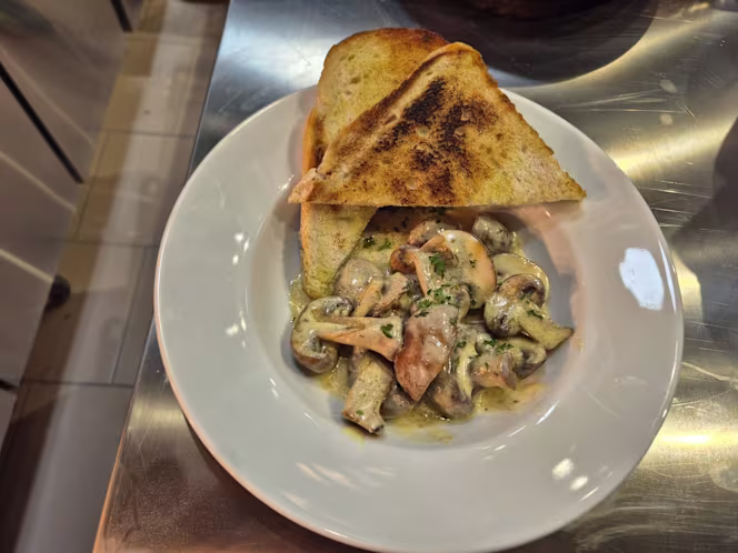 Eagle Grill & Bar - 4