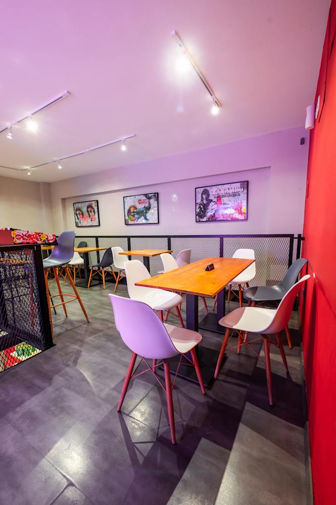 Distrito Burger - General Perón - 9